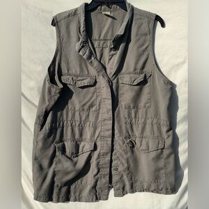 Woman’s Sleeveless Olive Green Vest, Size XL